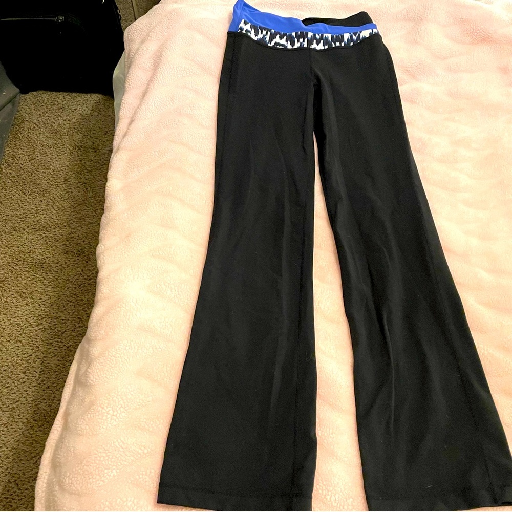 Lululemon Size 4 wide leg pants.